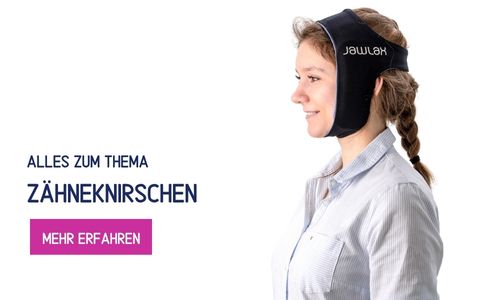 Frau trägt das JawLax<sup>®</sup>-Wärmeset